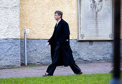 IKKE HVER DAG... man kan se Microsoft-gr�nderen Bill Gates, en av verdens aller rikeste menn, p� gata i G�teborg. Det kunne man i dag.