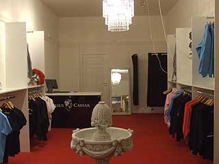 BUTIKKEN: En bred linje og tilstedev�relse fra designerne selv skal f� butikken til � g� rundt, if�lge guttene.