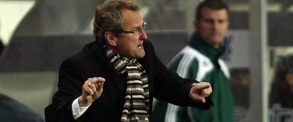 F�LTE SEG D�RLIG: Erik Hamr�n var mer enn misforn�yd med det siste kvarteret av Rosenborgs kamp mot Valencia i g�r. Tr�nderne raknet totalt og tapte til slutt 4-0.