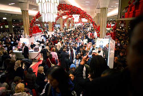 STINN BRAKKE: Black friday er en av USAs mest hektiske shoppingdager. P� Macy's i New York var det fullt.