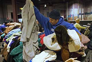 GJENBRUK: Noen bruker dagen til gjenbruk istedet for � shoppe nytt. I Pawtucket i Rhode Island er det 