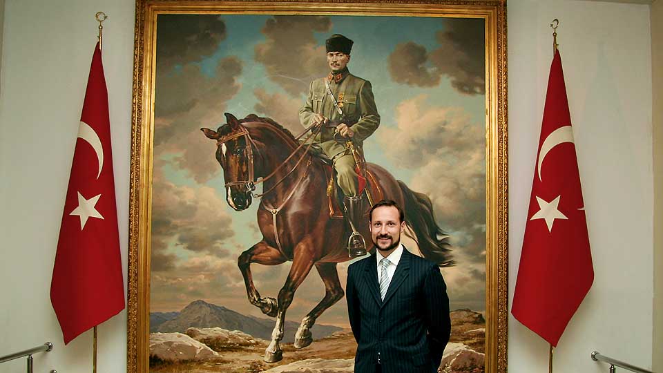 SPENNENDE: - Dette har v�rt veldig spennende. Tyrkia var en del av verden jeg ikke hadde sett f�r, sier Kronprins Haakon (35). Men han savner barna sine.