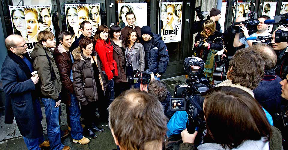 EN FIASKO, MENER SKUESPILLERSTUDENT: Et knippe norske filmakt�rer samlet i forbindelse med lanseringen av �L�nsj�.