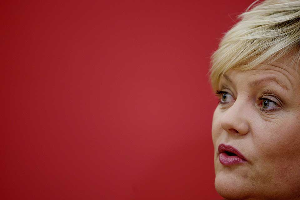 LOVER RENTENEDSETTELSE: Finansminister Kristin Halvorsen f�ler seg s� sikker p� rentekutt etter sentralbanksjefens uttalelser at hun er overbevist om rentekutt p� rentem�tet f�r jul.