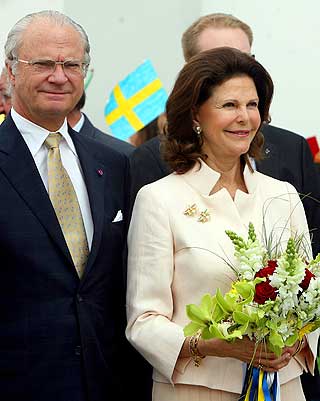 KONSERVATIVE: Kong Carl Gustav og dronning Silvia krever ring p� fingeren f�r det blir kongelig julefeiring.