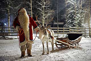 TRADISJONELT: Da nissen ble sett i Finland brukte han den mer tradisjonelle sleden.