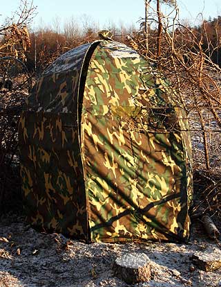  SKJULESTED:  Naturfotografene i Brunlanes har satt opp et kamuflasjetelt ved dyrekadavrene.
