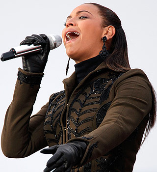  SANG FOR PRESIDENTEN:  Beyonce Knowles var med � dra i gang Obama-festen.