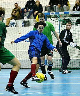  AMBISI�SE:  Carlito Cardona ga alt i m�tet med Victory. Men Cardona og resten av lagkameratene i Tors Disipler m�tte se seg sl�tt 2- 1 i den uhyre spennende kampen.