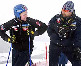 KRANGEL I ALPINLEIREN: Bjarne Solbakken mener Atle Sk�rdal (t.h) tok ut Lasse Kjus til storslal�mrennet p� navnet sitt.