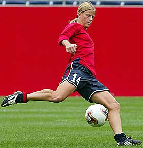   INNSIDE:  Tre �r i den amerikanske proffligaen gj�r at Dagny Mellgren kjenner motspillerne ut og inn. Og i Boston er hun p� hjemmebane.