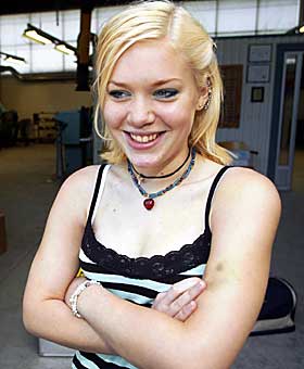  - MASKARAEN RENNER:  Om bord i b�ten er Nina opptatt av � ha den rette stilen.  - Saggebukser og skateboard, nei takk!